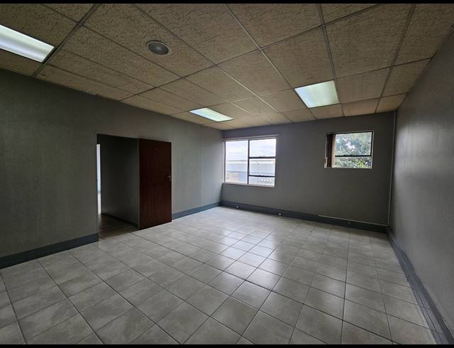 1,880M² WAREHOUSE TO LET IN MEADOWDALE